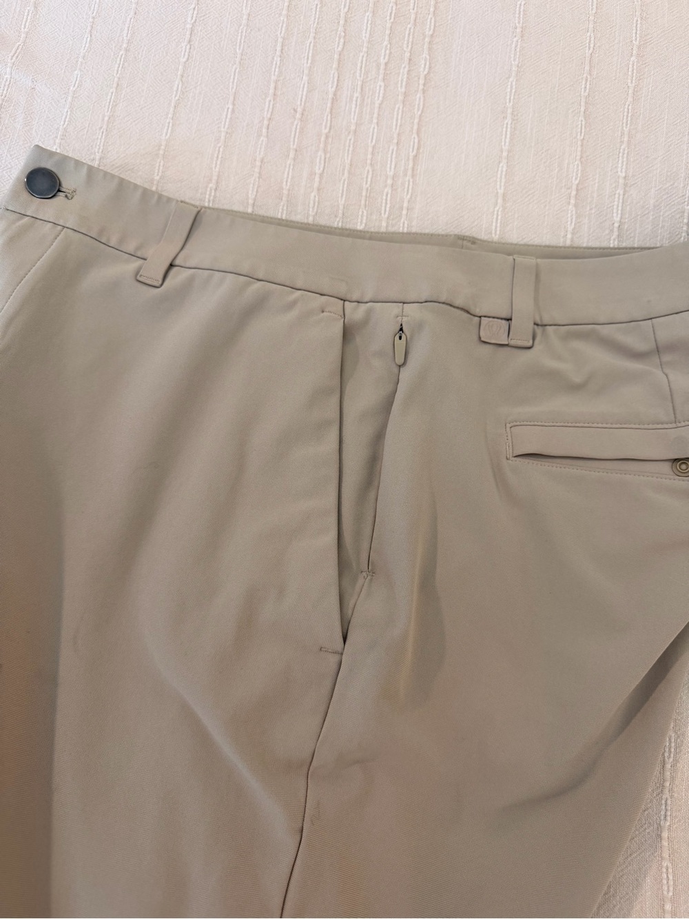 Mens Lulu lemon commission tech pants - size 34x30